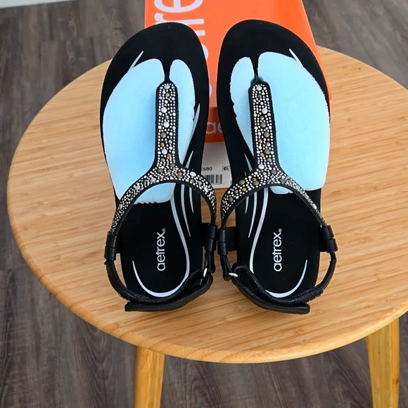 Aetrex new in box T strap sandals. - Picture 1 of 4